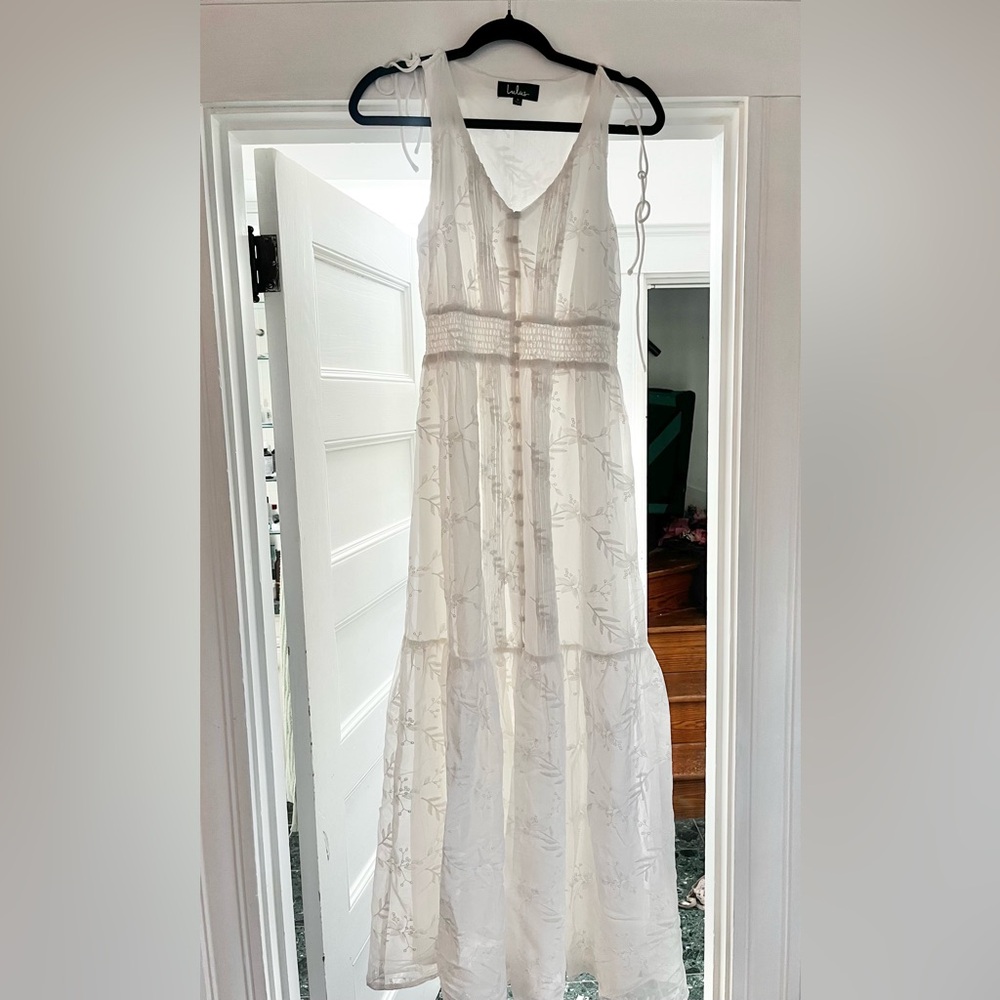 Lulu's White Floral Maxi Dress